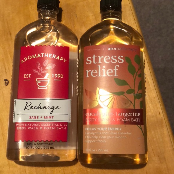 2 Bath Body Works Aromatherapy Body Wash Foam Bath Nwt